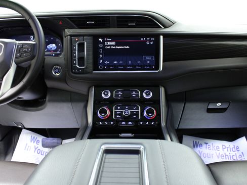 Used 2024 GMC Yukon XL Denali AWD/4WD image 19