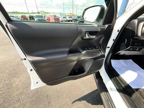 Used 2023 Toyota Tacoma TRD Off-Road AWD/4WD image 11