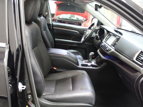Used 2017 Toyota Highlander Limited Platinum image 25