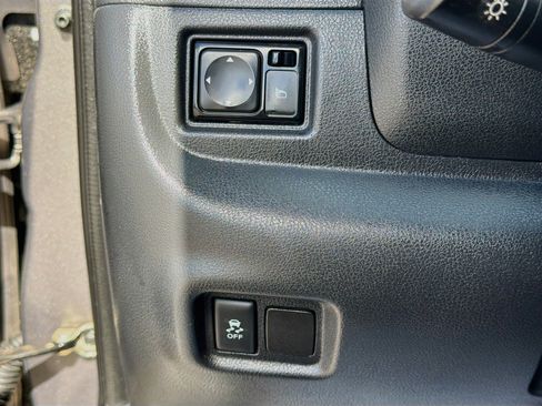 Used 2015 Nissan Versa SV FWD image 30