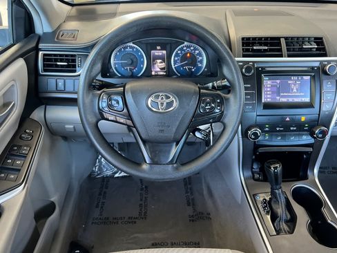 Used 2016 Toyota Camry LE FWD image 14