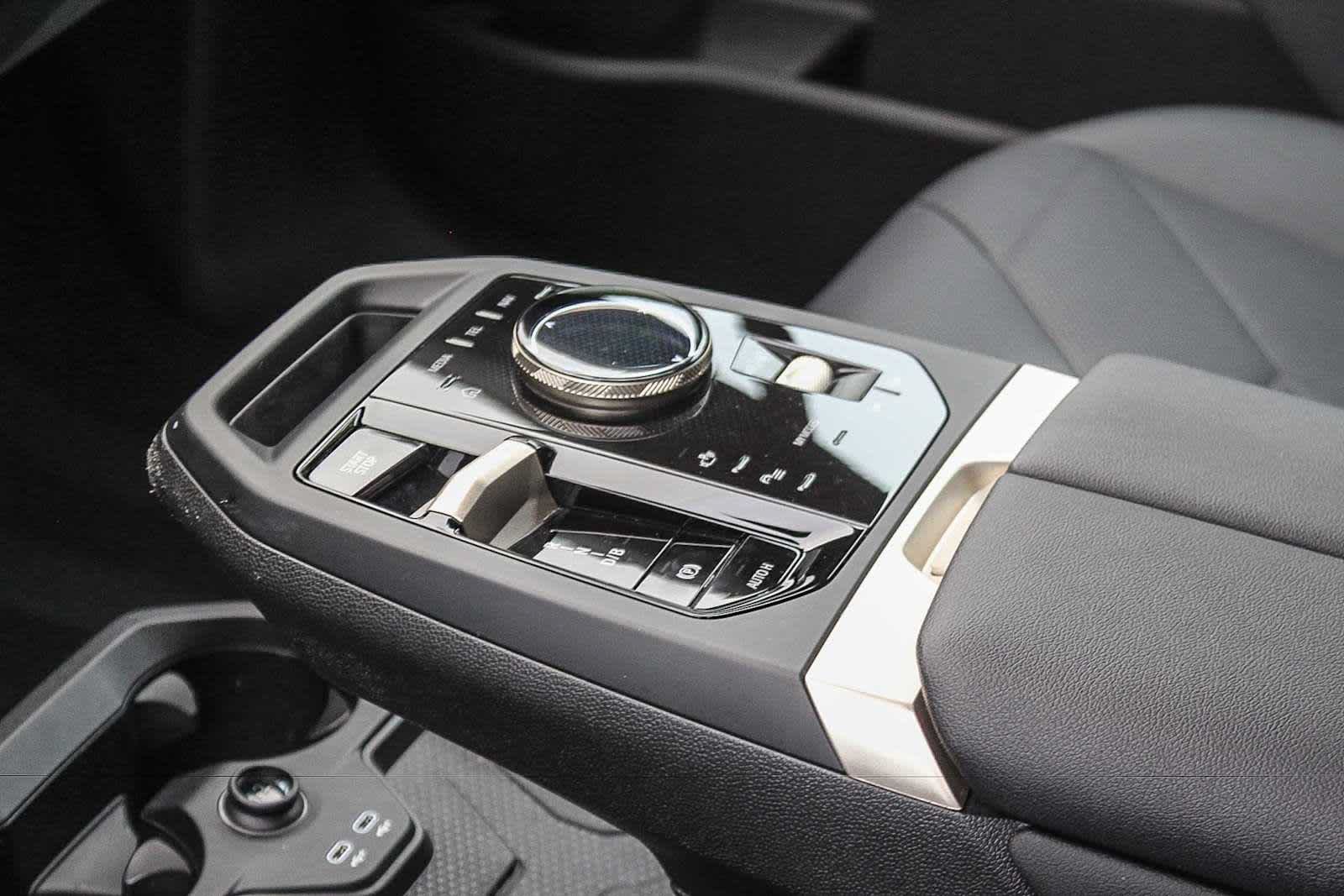 Used 2023 BMW iX xDrive50 w/ Convenience Package AWD/4WD image 18
