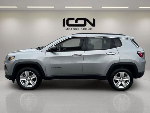 Used 2022 Jeep Compass Latitude image 2