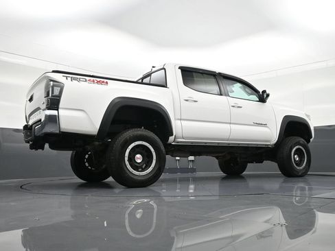 Used 2020 Toyota Tacoma TRD Off-Road AWD/4WD image 28