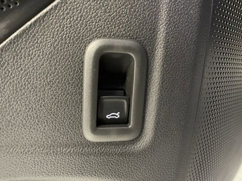 New 2025 Volkswagen Tiguan SE R-Line image 30