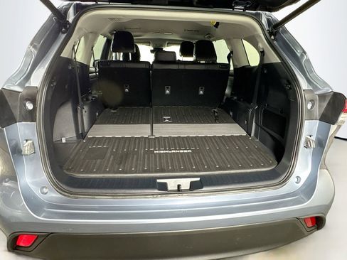 Used 2022 Toyota Highlander XLE AWD/4WD image 26