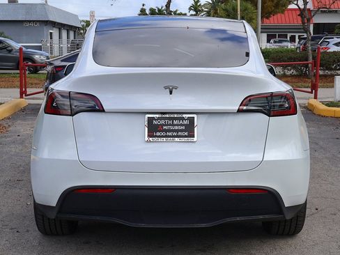 Used 2023 Tesla Model Y Standard Range image 12