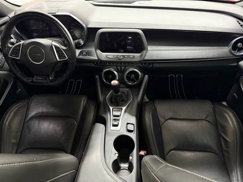 Used 2017 Chevrolet Camaro SS image 2