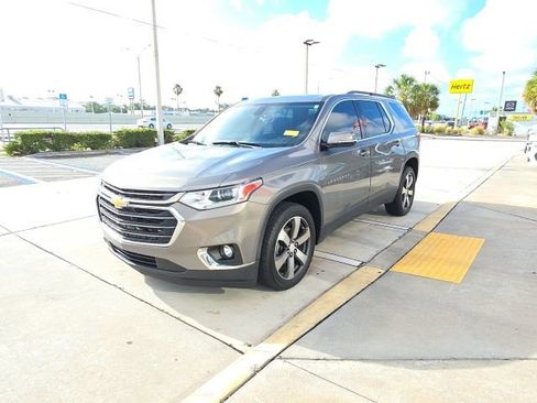 Used 2019 Chevrolet Traverse LT w/ LT Premium Package FWD image 8