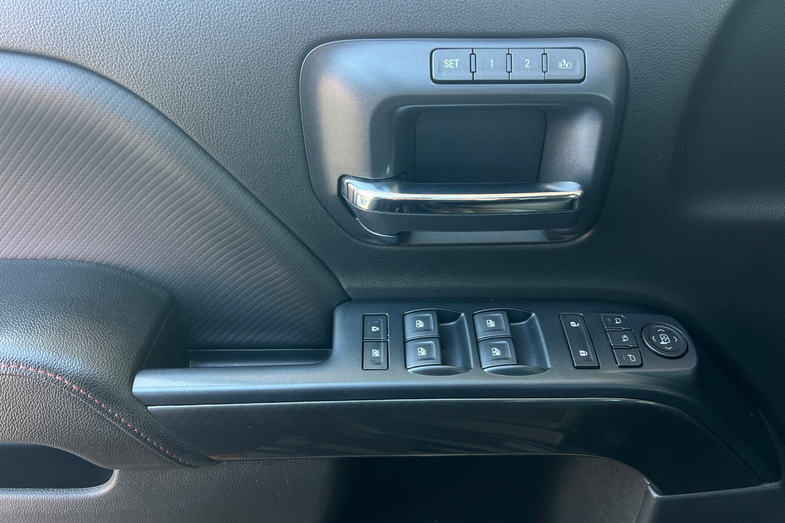 Used 2018 GMC Sierra 1500 SLT w/ All Terrain Package AWD/4WD image 14