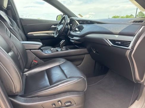 Used 2023 Cadillac XT4 Premium Luxury FWD image 19