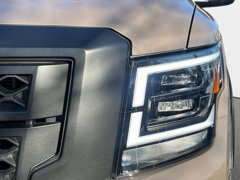 Used 2024 Nissan Titan PRO-4X w/ Pro-4x Convenience Package image 10
