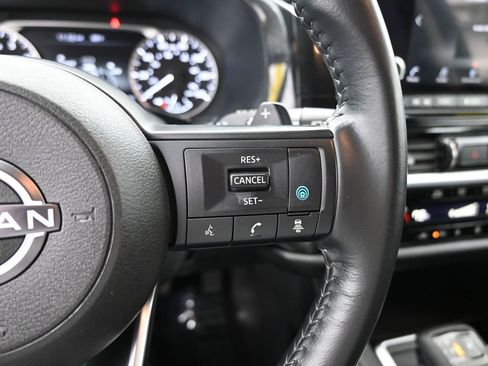 Used 2025 Nissan Pathfinder SV AWD/4WD image 30