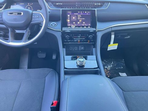 New 2025 Jeep Grand Cherokee Altitude image 27