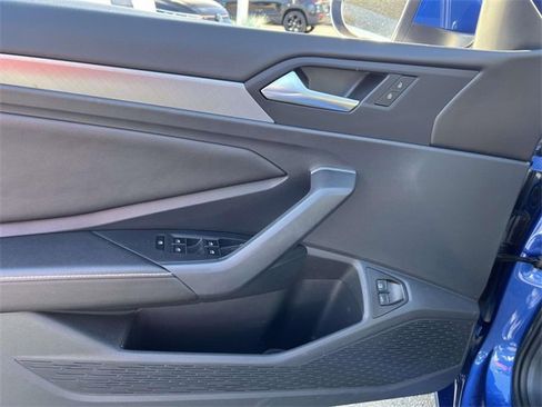 Used 2023 Volkswagen Jetta SE w/ Panoramic Sunroof Package image 12