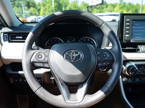 Used 2021 Toyota RAV4 XLE Premium FWD image 29