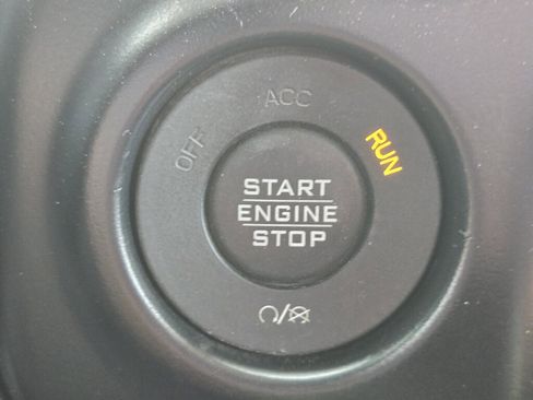 Used 2019 Jeep Wrangler Unlimited Sport S AWD/4WD image 22