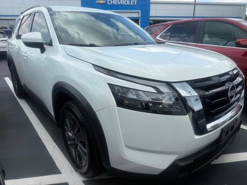 Used 2024 Nissan Pathfinder SV AWD/4WD image 3
