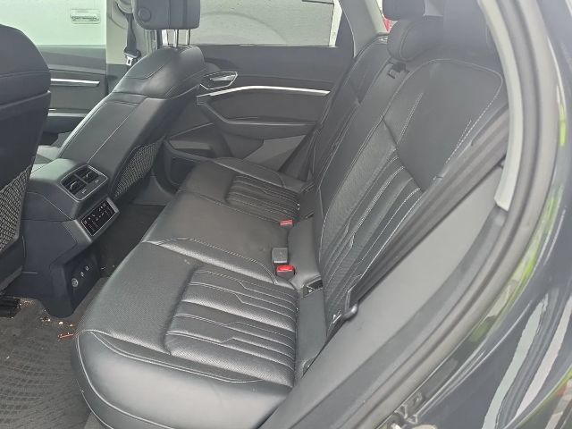 Used 2019 Audi e-tron Prestige w/ Prestige Package AWD/4WD image 7