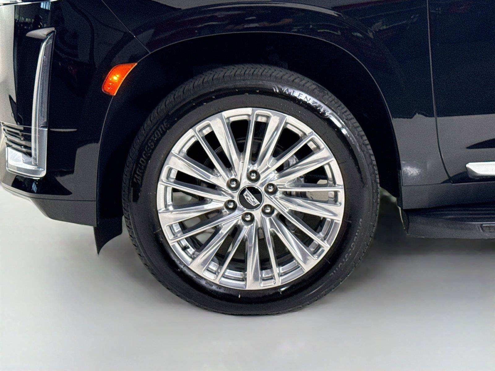 Used 2022 Cadillac Escalade Luxury AWD/4WD image 35