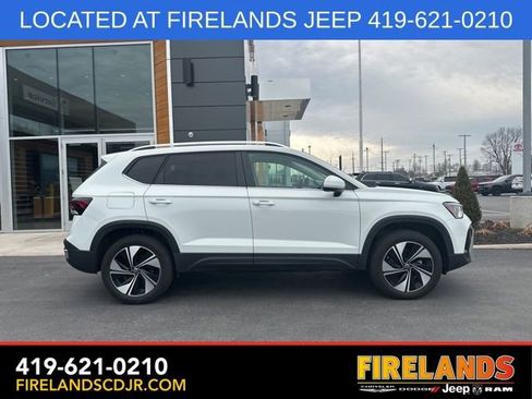 Used 2025 Volkswagen Taos SE image 12