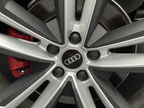 Used 2025 Audi Q5 Prestige w/ Prestige Package image 17