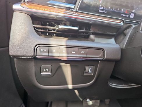 Used 2023 Cadillac Escalade ESV Premium Luxury AWD/4WD image 21