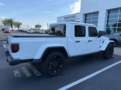 Used 2025 Jeep Gladiator Sport AWD/4WD image 3