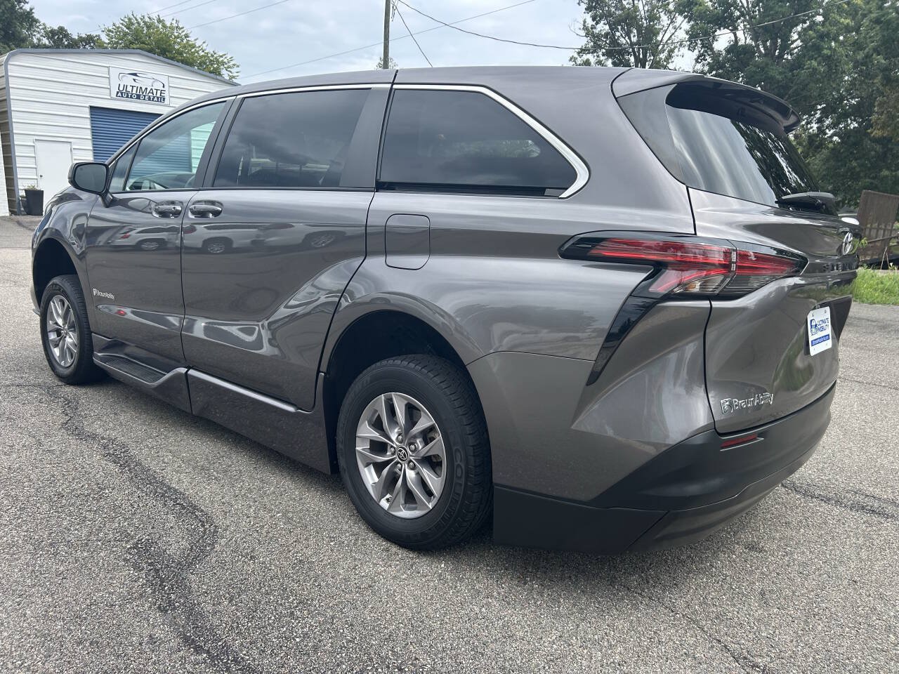 Used 2022 Toyota Sienna LE FWD image 12