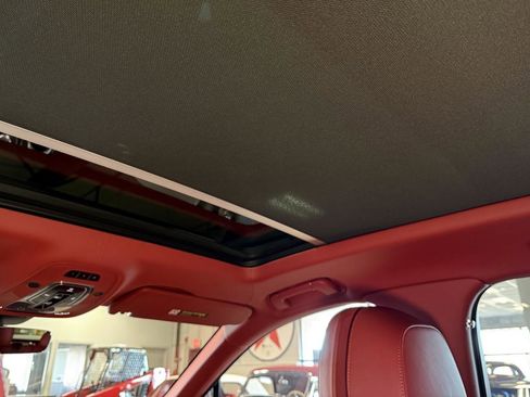 Used 2018 Bentley Bentayga image 93