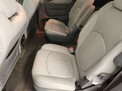 Used 2017 Chevrolet Traverse LT FWD image 27