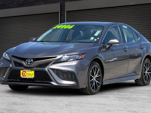 Used 2024 Toyota Camry SE FWD image 9