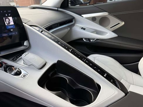 Used 2024 Chevrolet Corvette Stingray Premium Cpe w/ Z51 Performance Package image 19