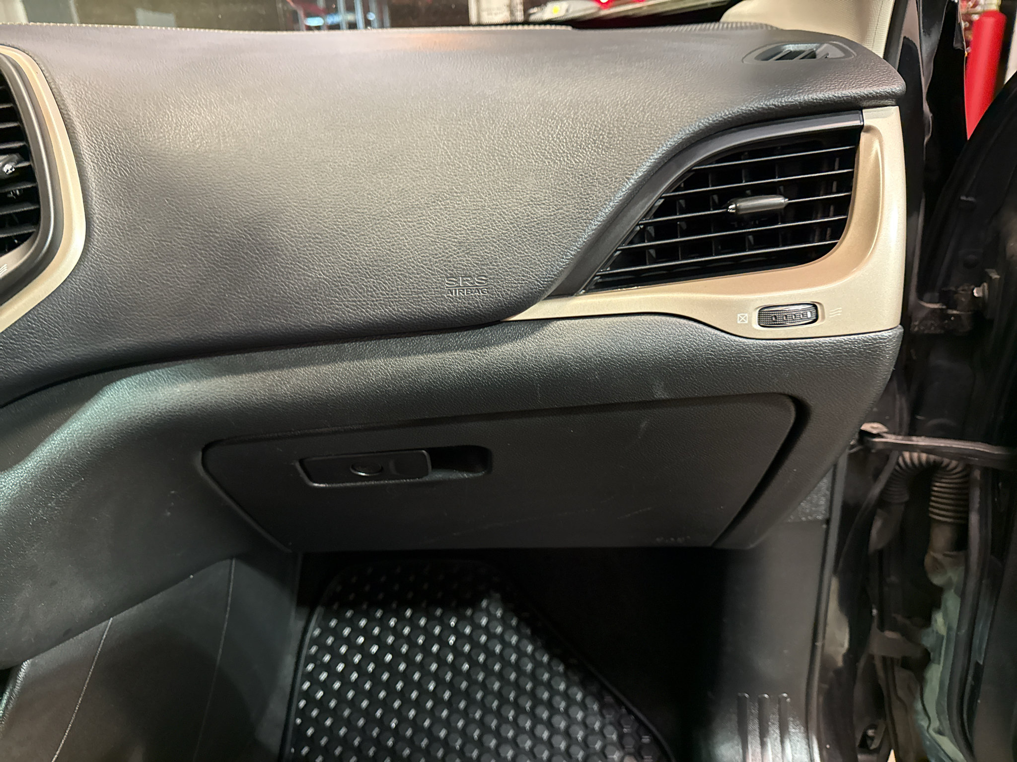 Used 2015 Jeep Cherokee Sport w/ Cold Weather Group AWD/4WD image 24