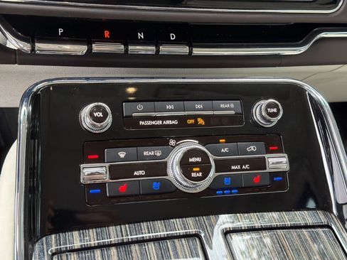 Used 2024 Lincoln Navigator L Black Label AWD/4WD image 17