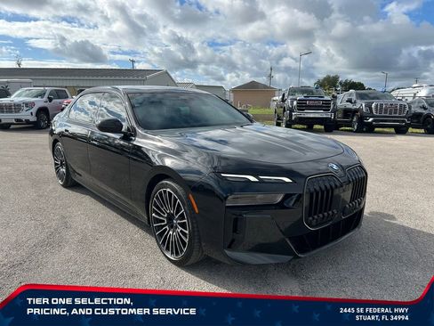 Used 2025 BMW 740i w/ Premium Package RWD image 3