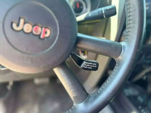 Used 2007 Jeep Wrangler Unlimited Sahara image 9