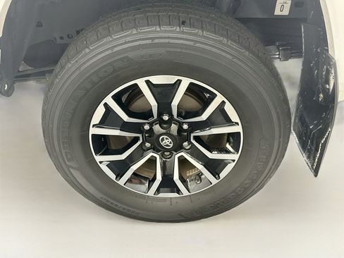 Used 2022 Toyota Tacoma TRD Sport w/ Technology Package RWD image 11
