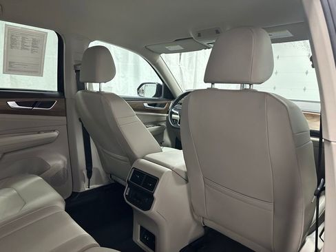 Used 2025 Volkswagen Atlas SE image 56