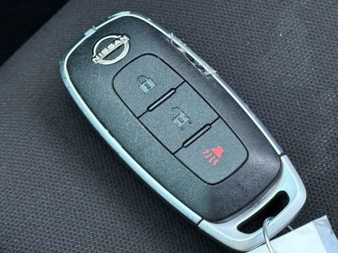 Used 2023 Nissan Rogue S image 20