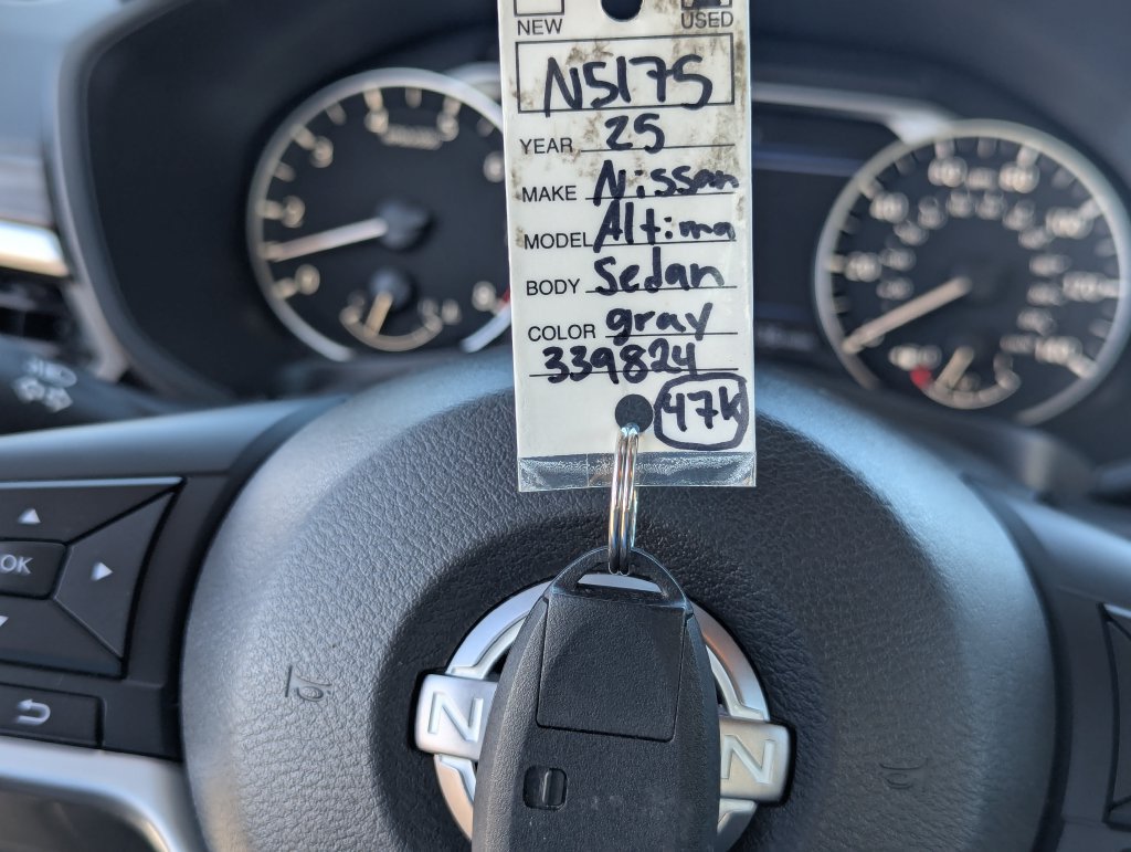 Used 2025 Nissan Altima 2.5 SV FWD image 35