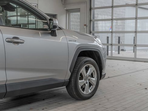 Used 2021 Toyota RAV4 Limited image 29