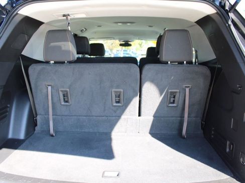 Used 2020 Chevrolet Traverse LS image 11