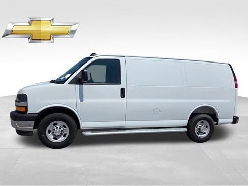 Used 2025 Chevrolet Express 2500 w/ Driver Convenience Package RWD image 3