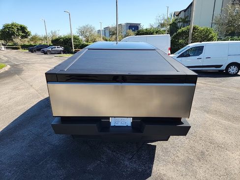 Used 2025 Tesla Cybertruck AWD Crew Cab image 10