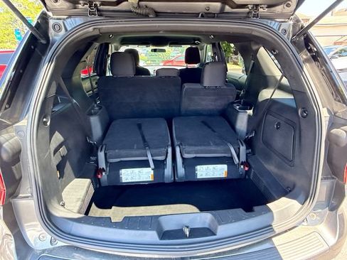 Used 2018 Ford Explorer XLT AWD/4WD image 31