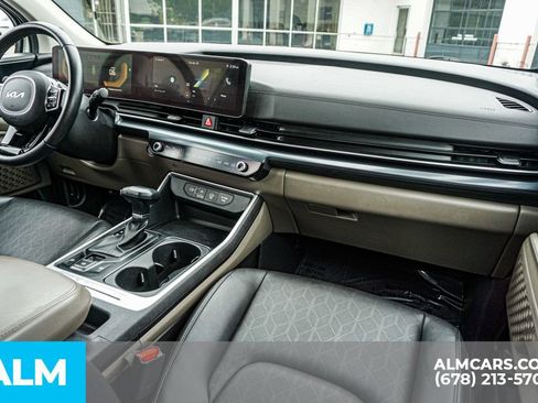 Used 2025 Kia Carnival FWD image 26