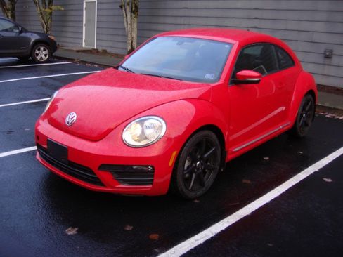 Used 2018 Volkswagen Beetle 2.0T S image 2