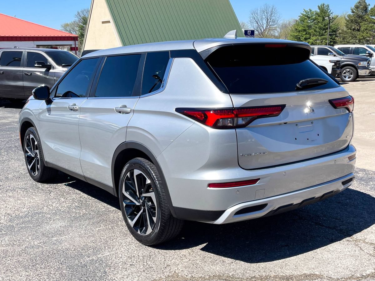 Used 2022 Mitsubishi Outlander SE FWD image 5