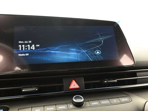 New 2025 Hyundai Elantra SEL image 18